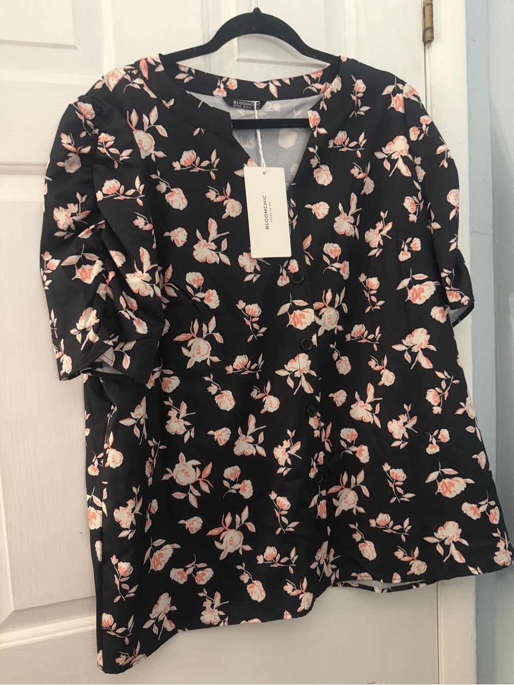 BloomChic Floral Button Front Blouse Size 18-20 NWT